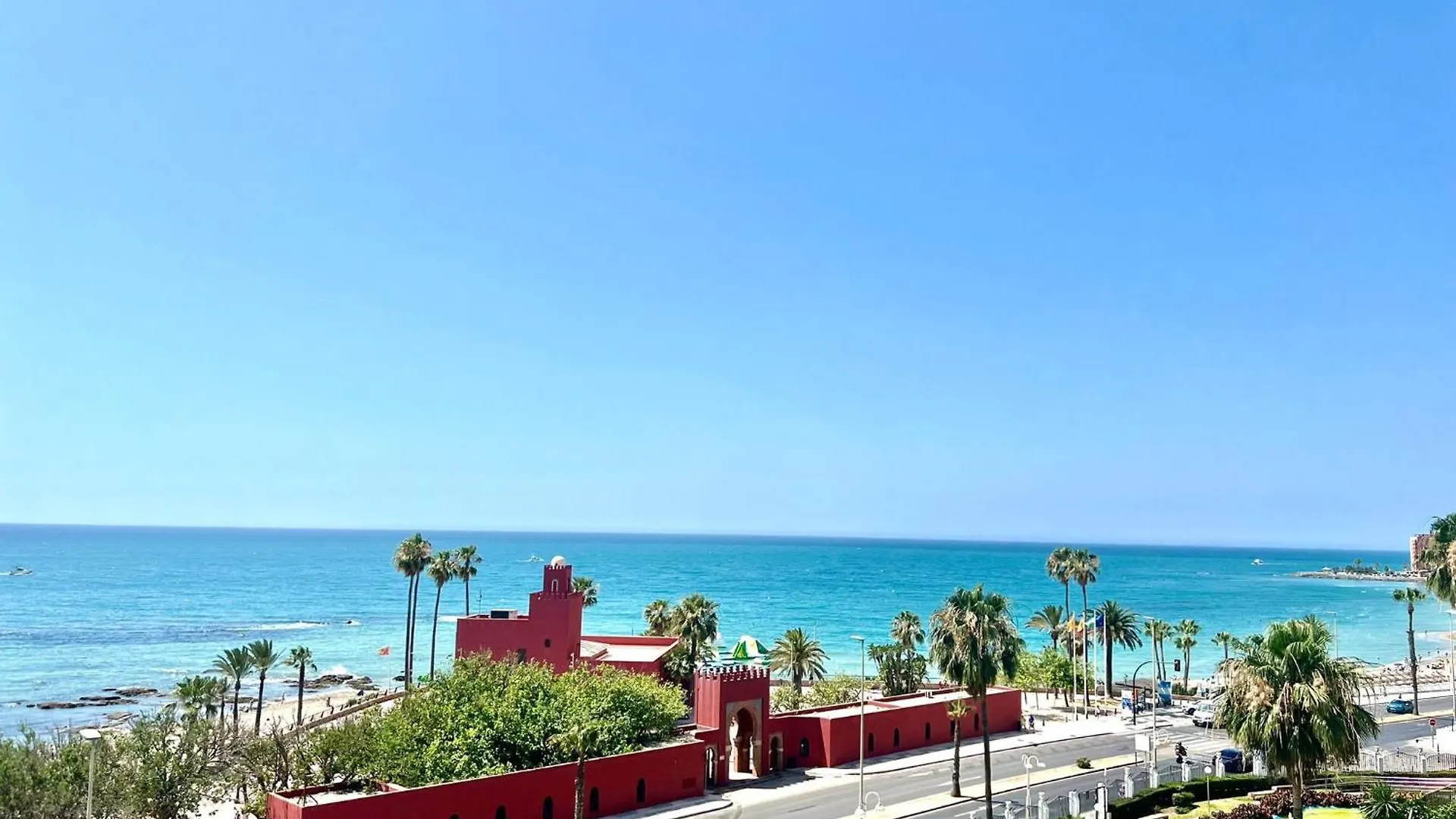 Sea Front Apartment With Large Terrace In Benalbeach Benalmádena