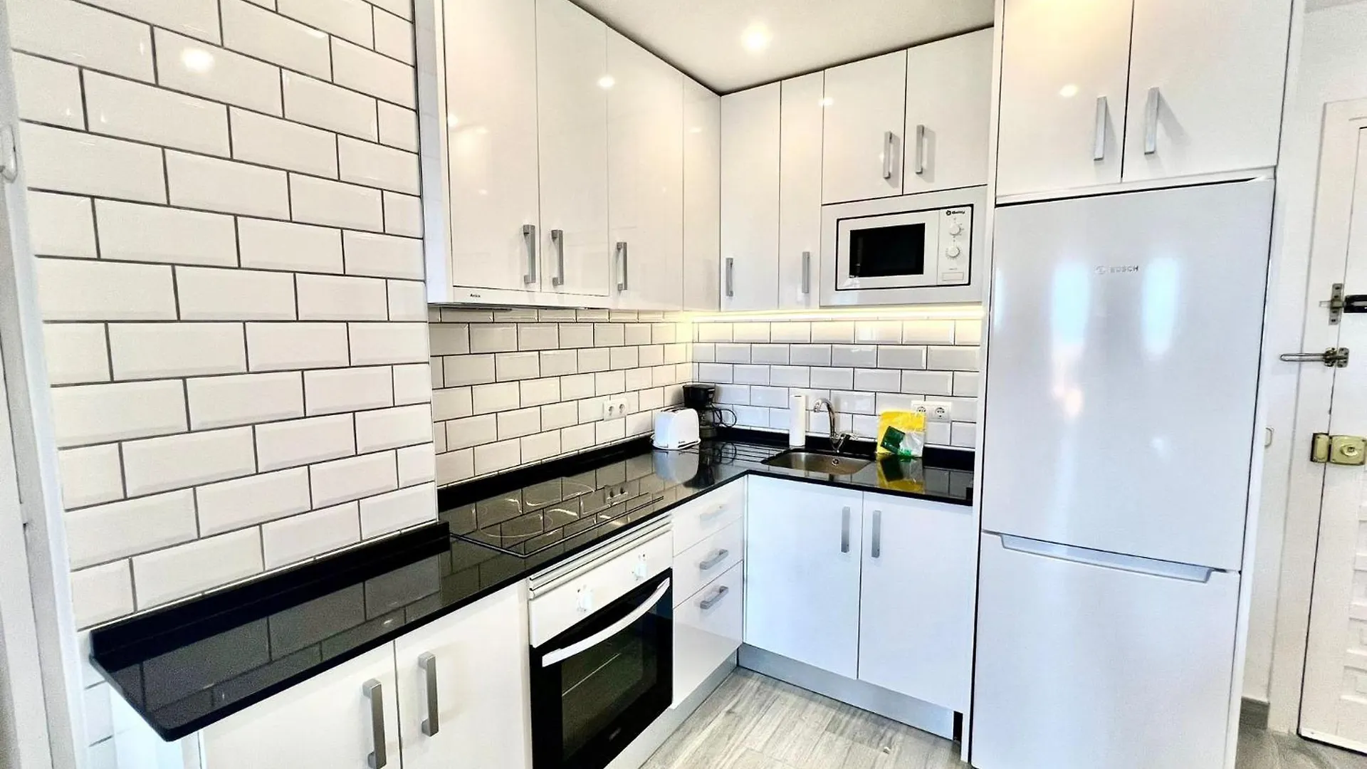 Sea Front Apartment With Large Terrace In Benalbeach Benalmádena Španělsko