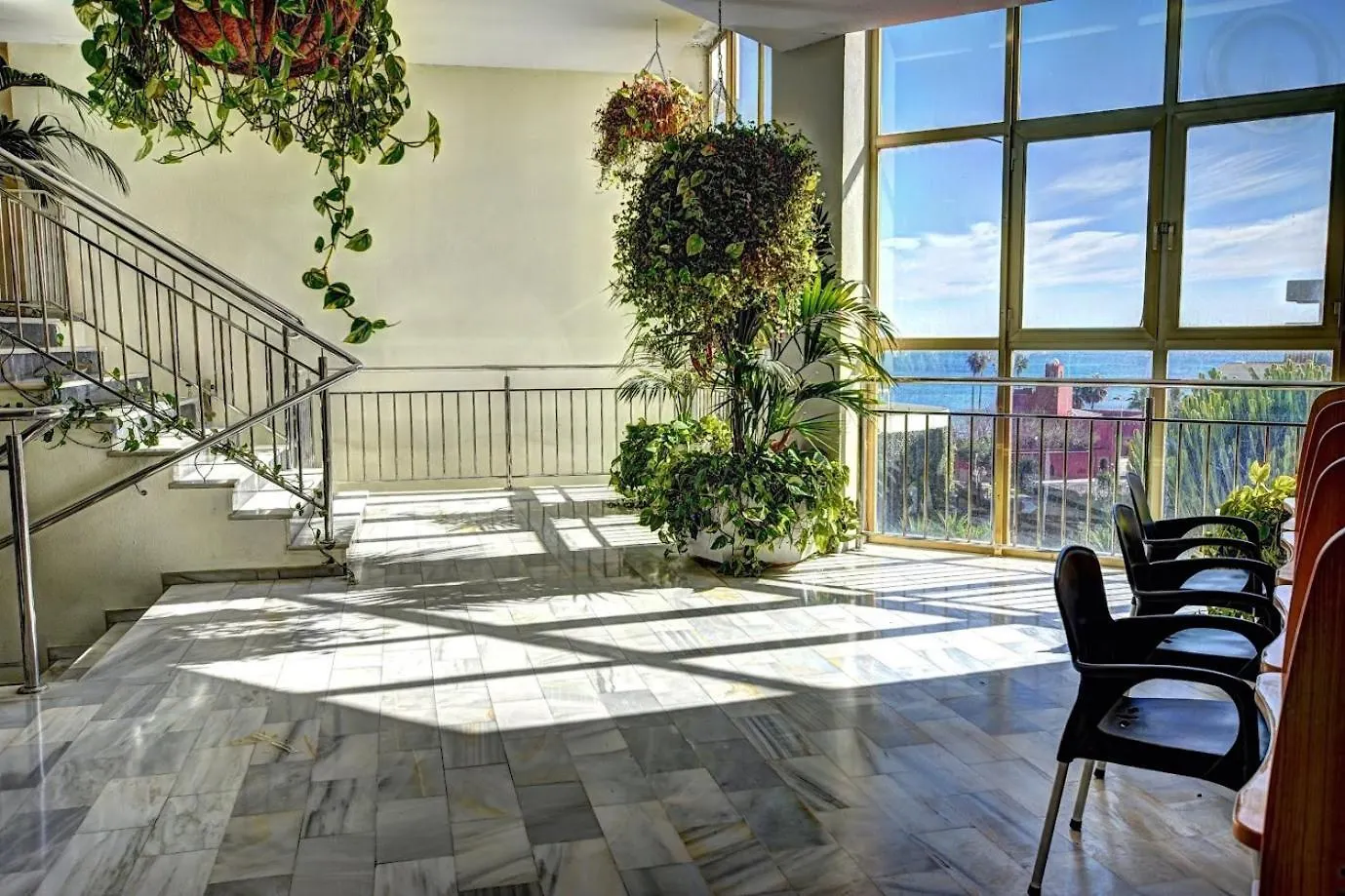 Sea Front Apartment With Large Terrace In Benalbeach Benalmádena