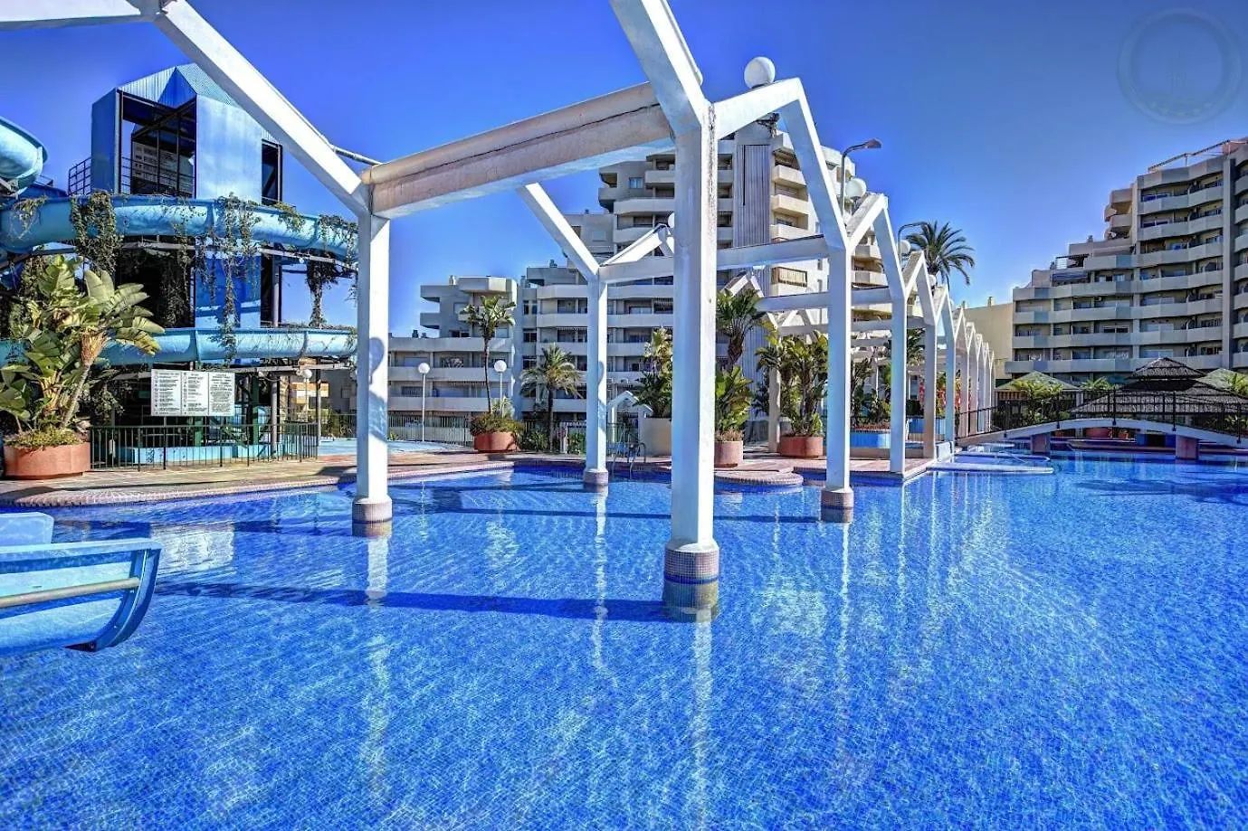 Sea Front Apartment With Large Terrace In Benalbeach Benalmádena
